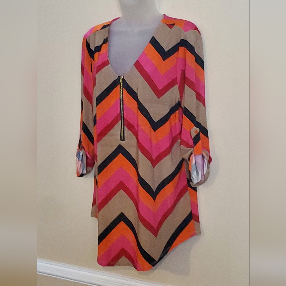 Striking Tacera Pink and Orange Chevron Blouse - Picture 2 of 8